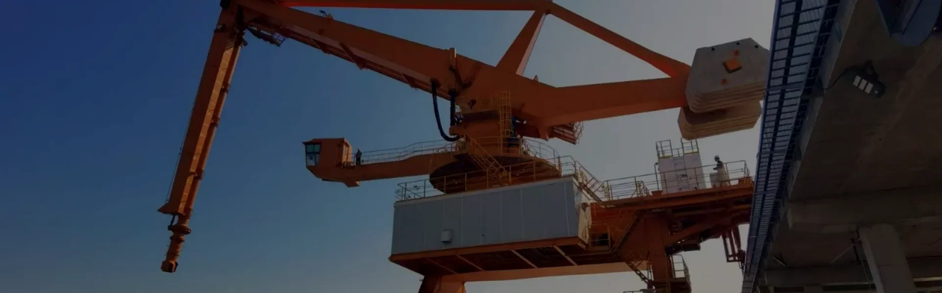 ship unloader and ship unloading