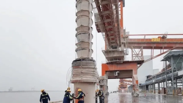 telescopic cascade chute for loading solution of ship, train, truck