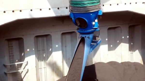 telescopic cascade chute for loading solution of ship, train, truck