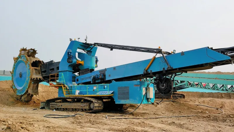 mobile reclaimer for bulk materials