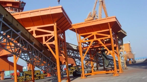 Rail-mounted Mobile Hopper for ship unloading