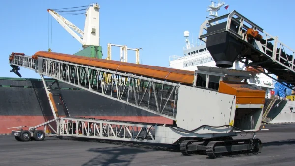 tracked mobile radial telescopic shiploader