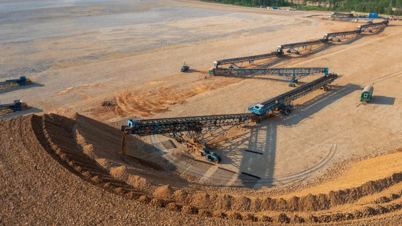 portable transfer conveyor for heap leaching stacking