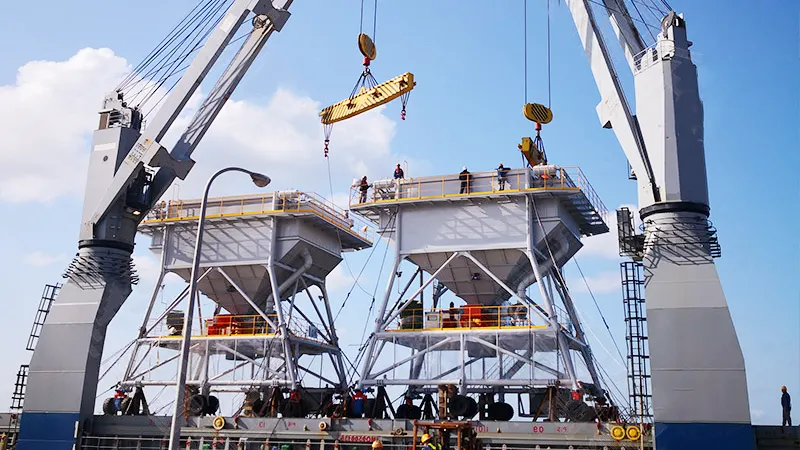 mobile hopper for ship unloading